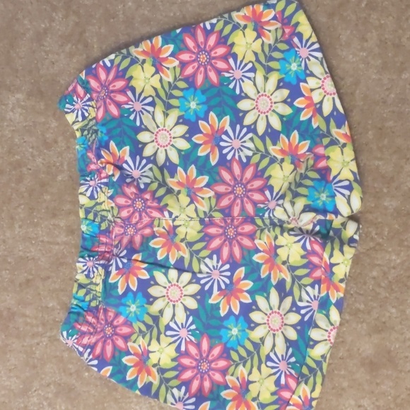 Girls floral shorts size 6 - Picture 2 of 3